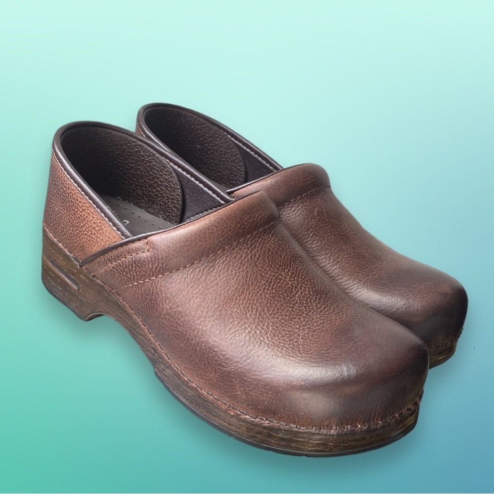 NWOT Women’s Size 42/US 11 Dansko Antique Brown Oiled Leather Professional Clogs